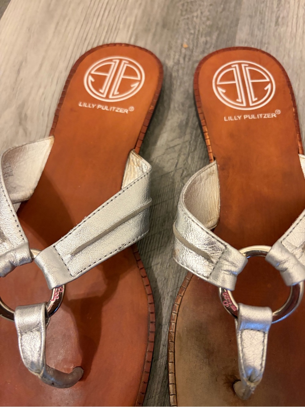 Lilly Pulitzer McKim Silver Leather Ring Thong Sandals Size 7.5